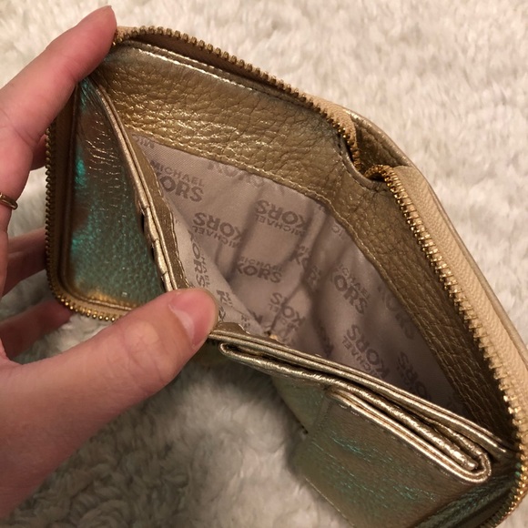 Michael Kors wallet - Picture 6 of 7